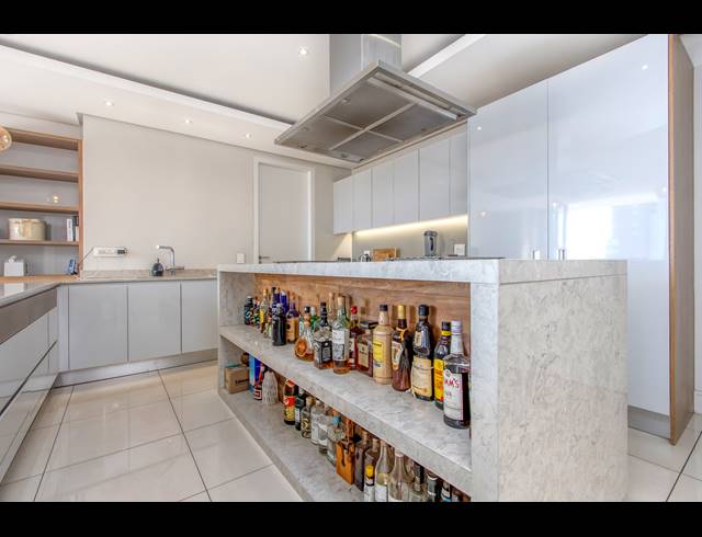 2 BEDROOM APARTMENT FOR SALE IN SANDOWN